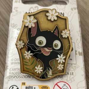 Loungefly Disney Mittens Bolt Portrait Blind Box Enamel Pin Hot Topic Exclusive